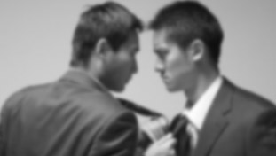 體系不完善，團(tuán)隊弱小，幾乎沒有售后服務(wù)，賣完就不管或者以任何理由推卸責(zé)任。
